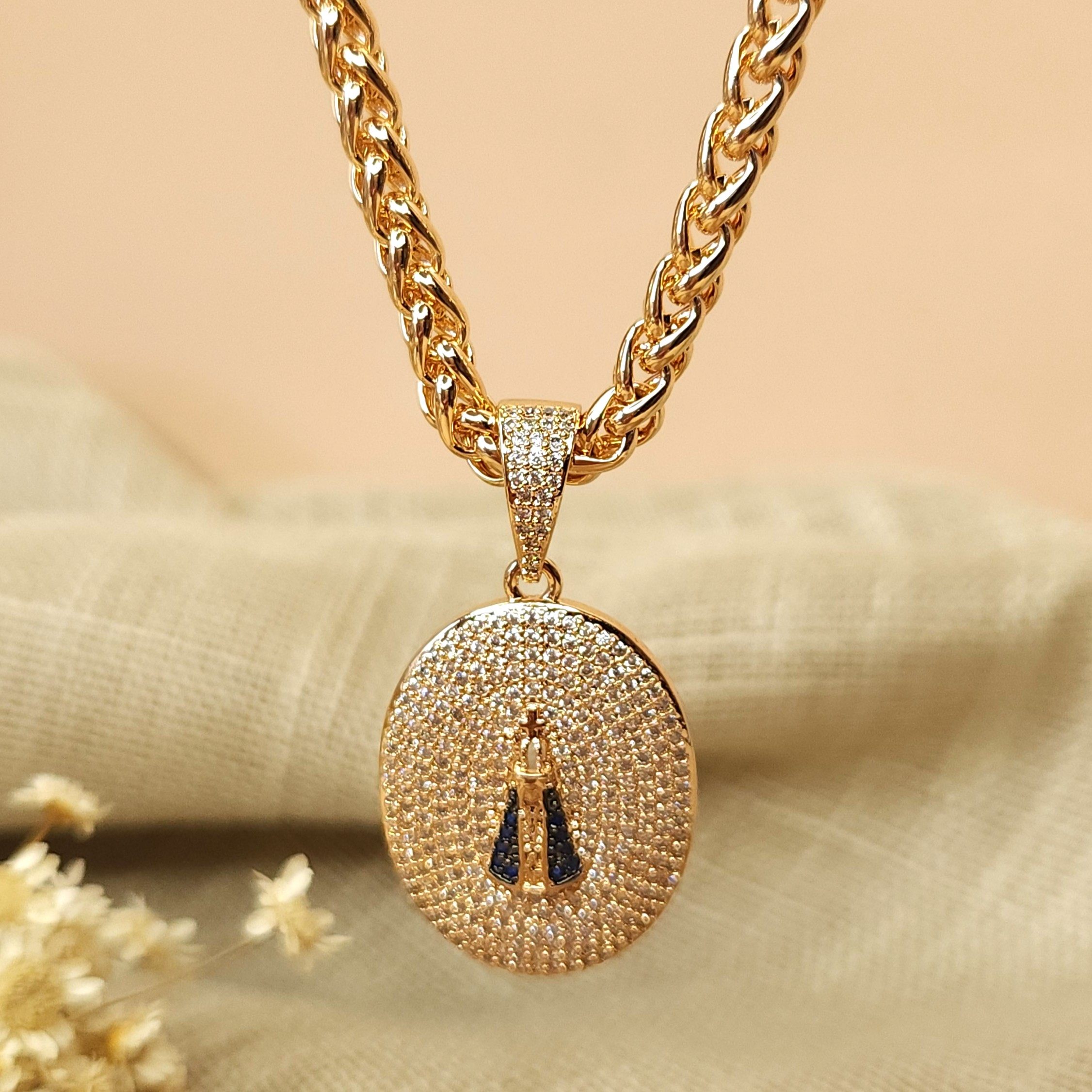 Colar Corrente Trama e Medalha Cravejada Nossa Senhora Aparecida - Banhado a Ouro 18K - Imagem 2