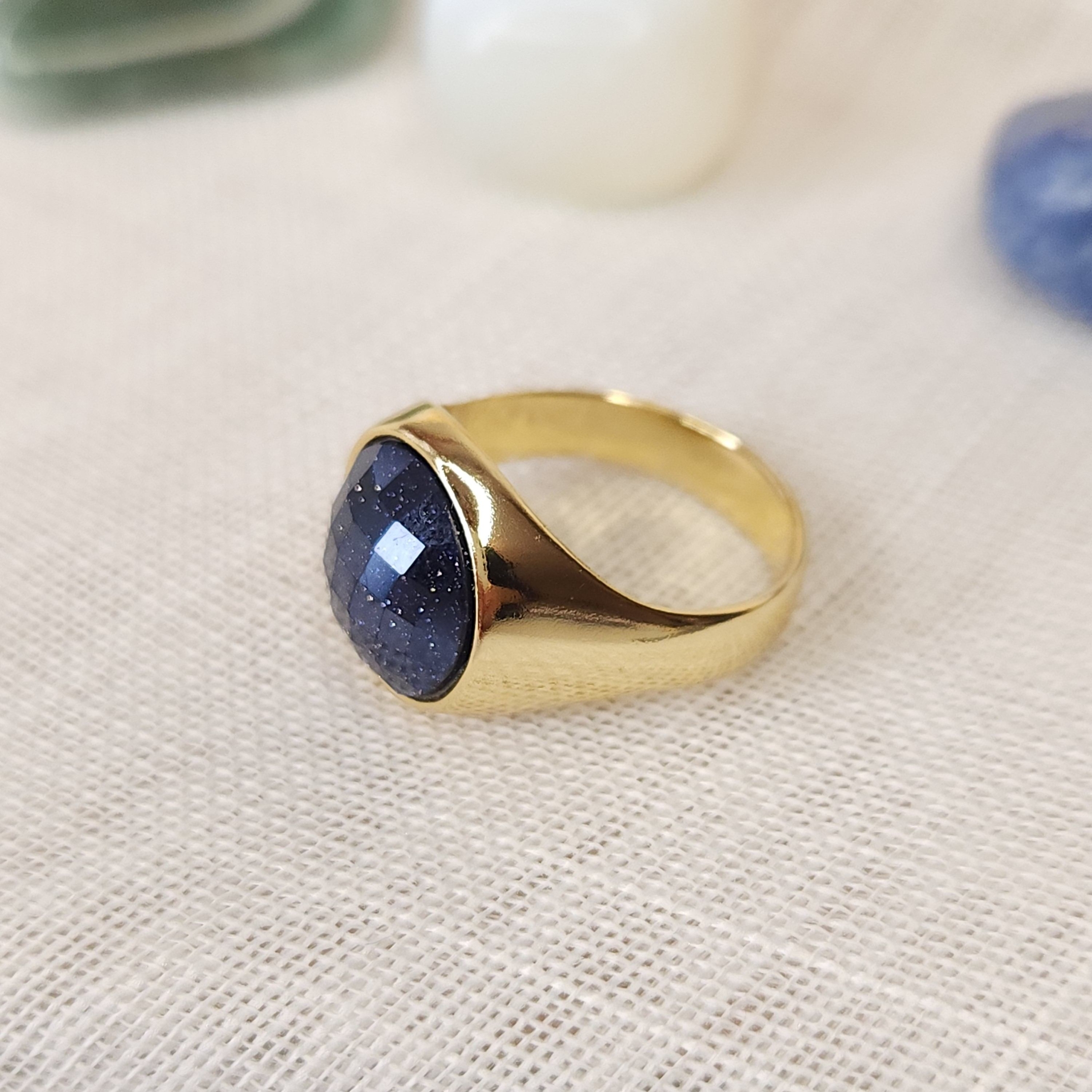 Anel Elevado com Pedra Natural Estrela perolada - Banhada a Ouro 18K - Imagem 2