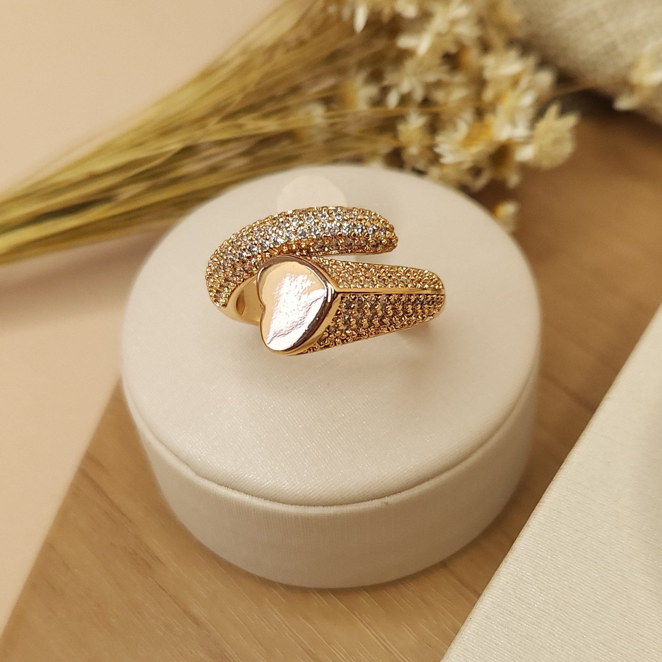 Conjunto Requinte de Anel e Bracelete Abertos Cravejados com Ponta de Coração - Banhado a Ouro 18k - Imagem 3