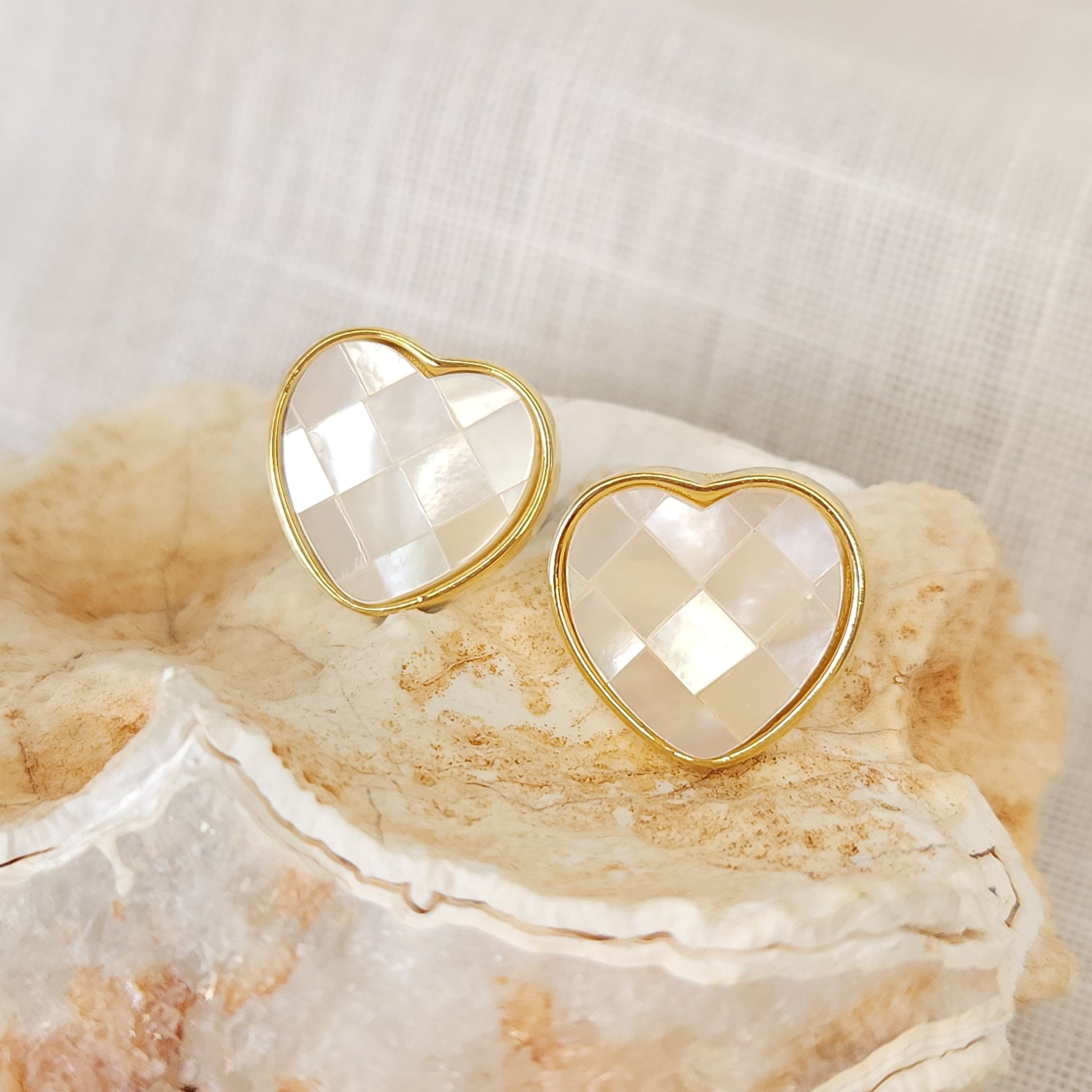 Brinco Coração Pedra Natural Mosaico Madrepérola - Banhado a Ouro 18k - Imagem 2