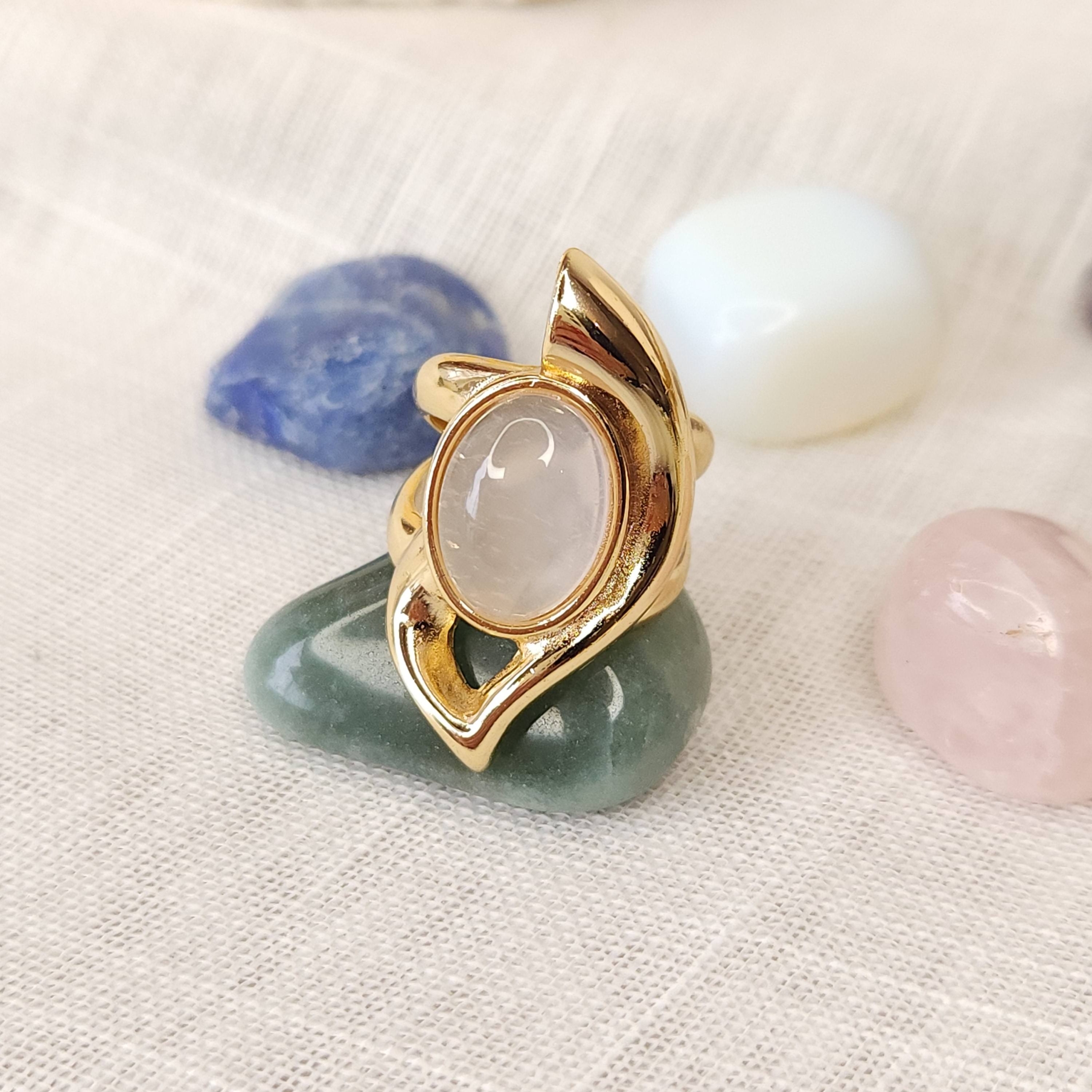 Anel Orgânico e Meia Folha Vasada com Pedra Natural Quartzo Rosa - Banhada a Ouro 18 K - Imagem 3