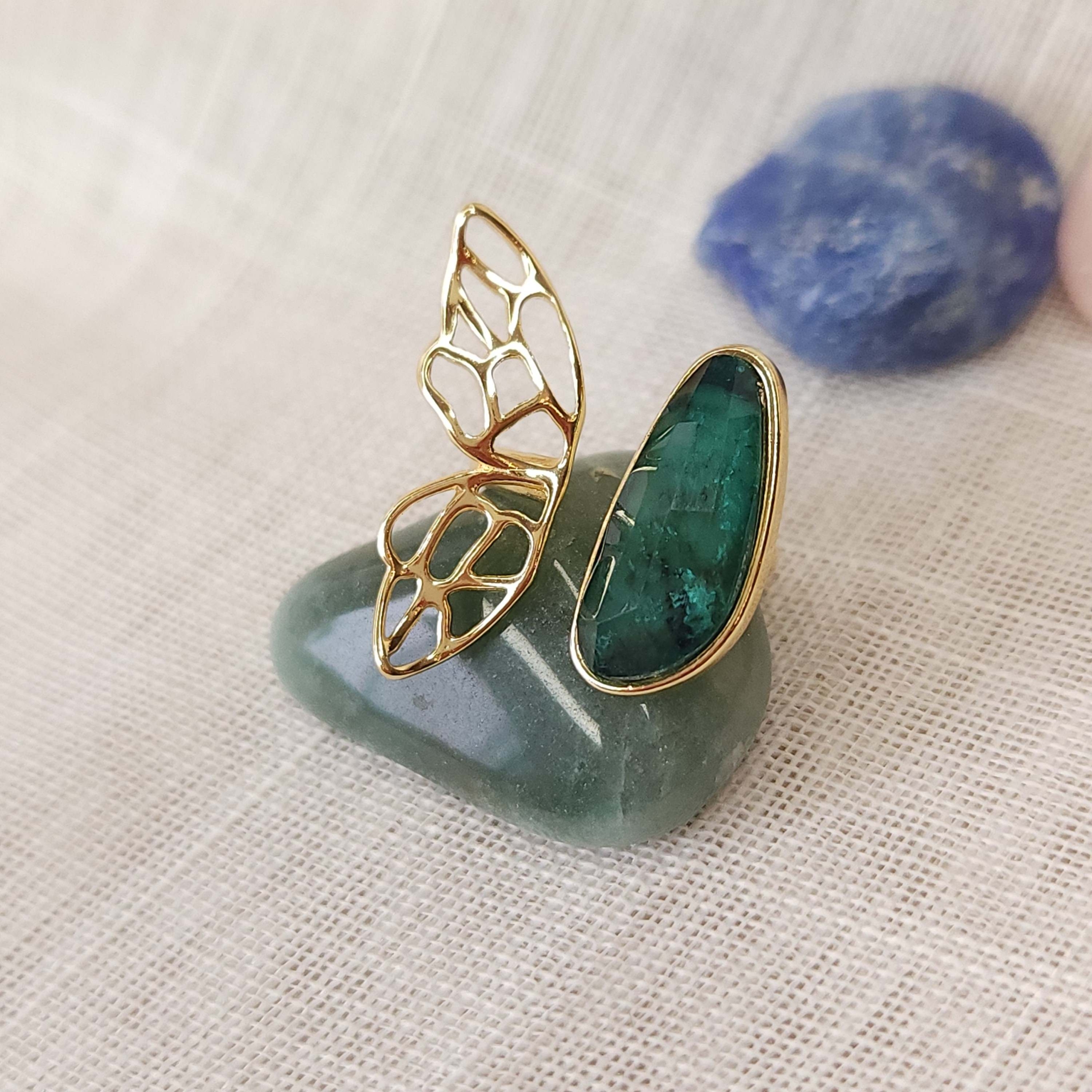 Anel Aberto Asas Borboleta e Pedra Natural Esmeralda - Banhado a Ouro 18k - Imagem 3