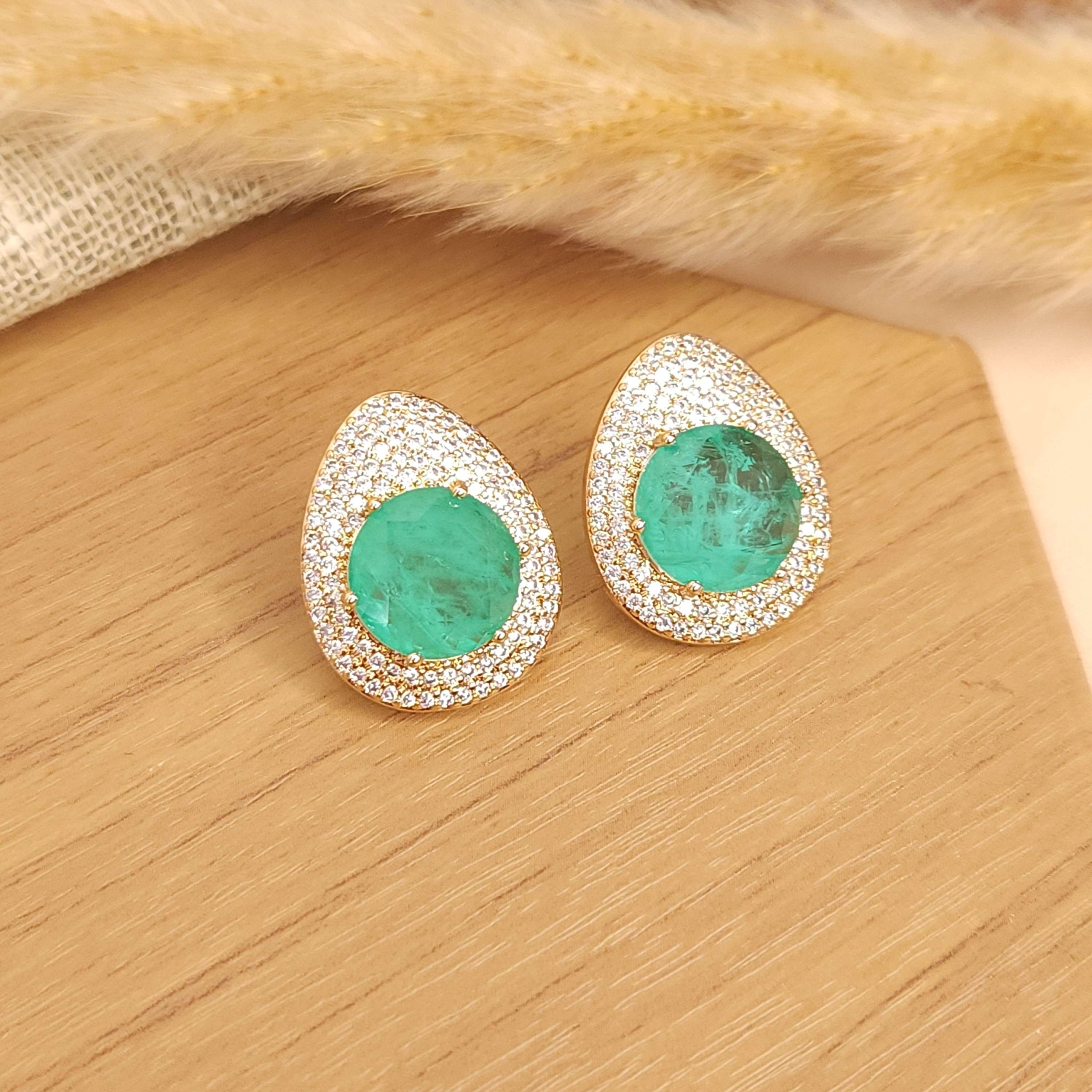 Conjunto Cordão Trama, Brincos e Pingente Gotas Cravejadas e Pedras Verdes - Banhado a Ouro 18k - Imagem 3